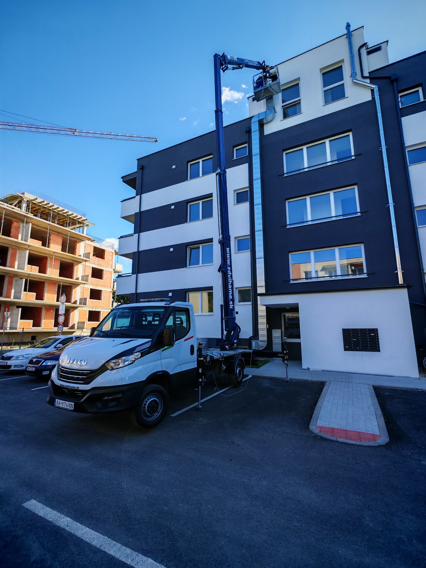 Skvelý pomocník do výšky 27 m